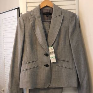 NWT Women’s Nine West pantsuit. Size 8. Grey
